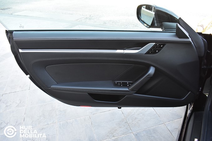 PORSCHE 911 Carrera 4S